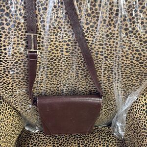 Chic Brown Leather Crossbody Bag with Adjustable Strap